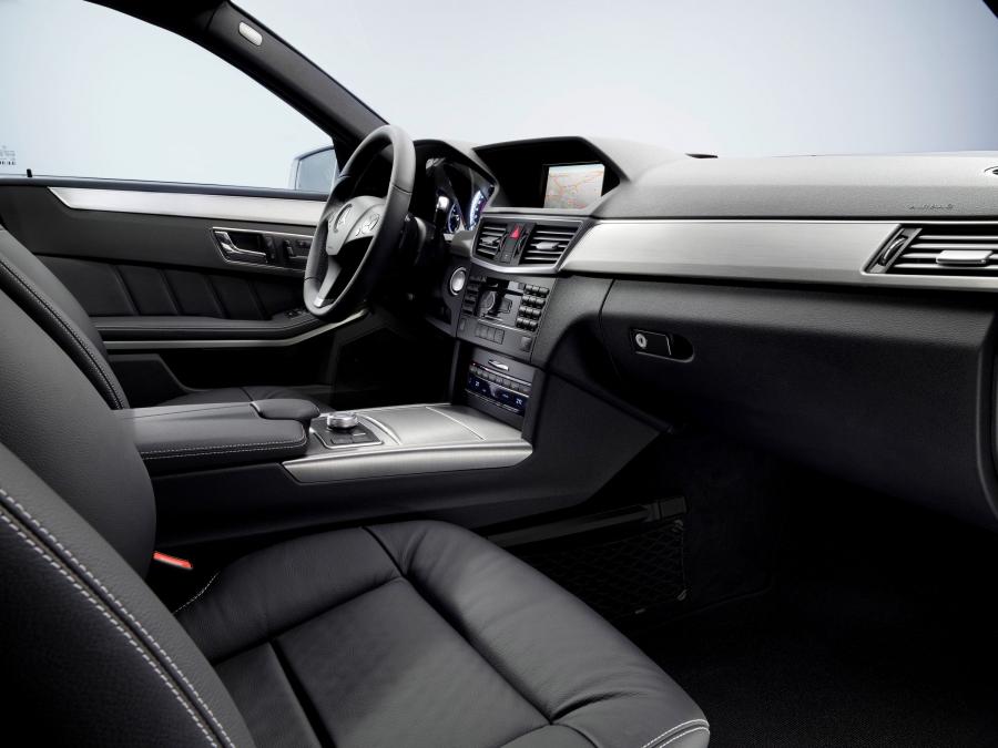  Mercedes-Benz E500 Avantgarde AMG Sports Package 2010 года  (фото 1 из 6)